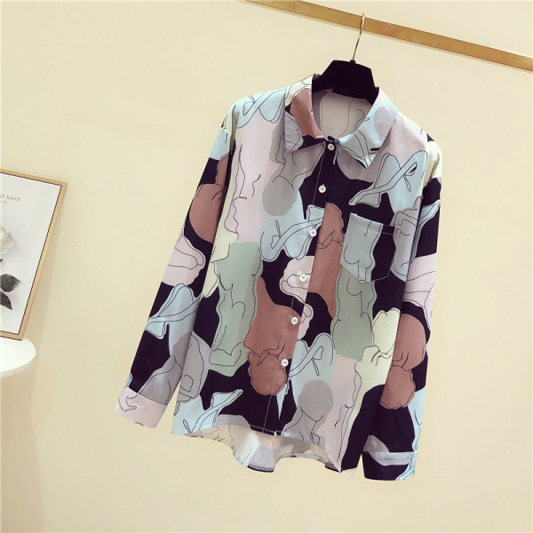 Modern női ing színes motívummal, klasszikus gallérral