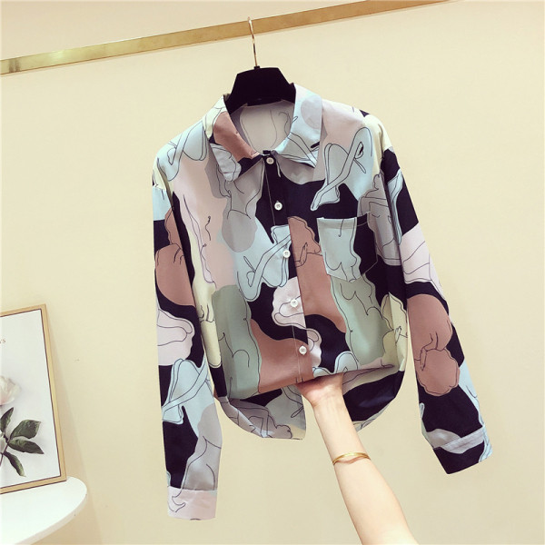 Modern női ing színes motívummal, klasszikus gallérral