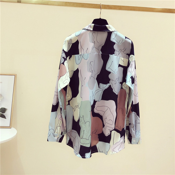 Modern női ing színes motívummal, klasszikus gallérral