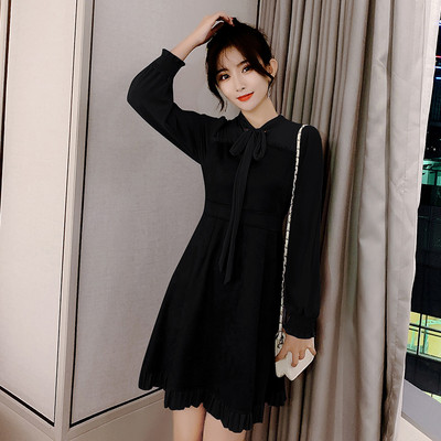 Aktuális női ruha szabású modell, hosszú ujjal