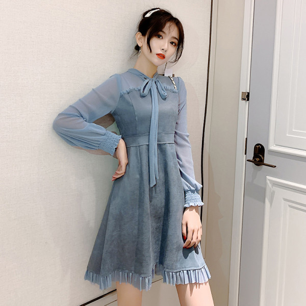 Aktuális női ruha szabású modell, hosszú ujjal