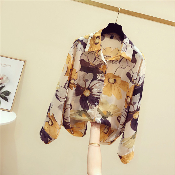 Tavaszi női ing virágos motívummal és klasszikus gallérral