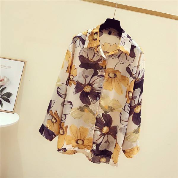 Tavaszi női ing virágos motívummal és klasszikus gallérral