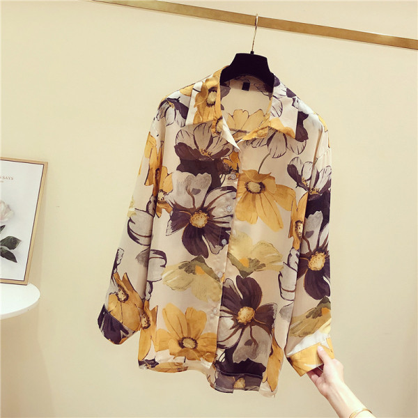 Tavaszi női ing virágos motívummal és klasszikus gallérral