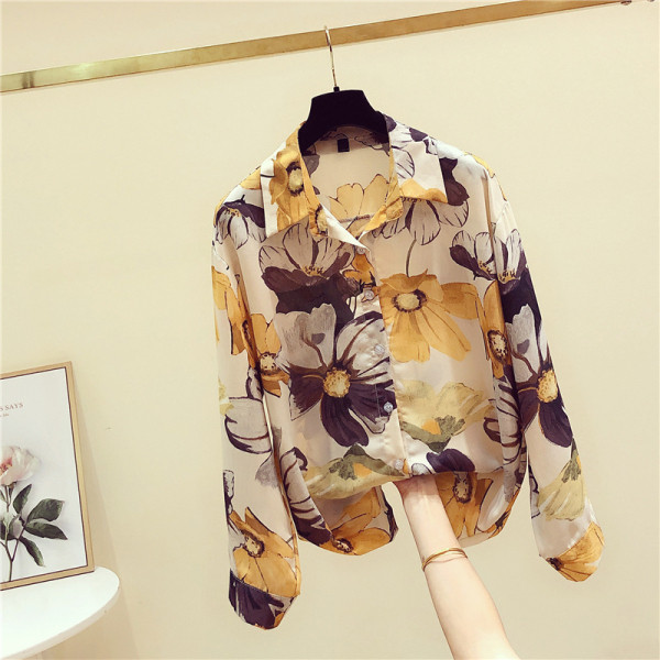 Tavaszi női ing virágos motívummal és klasszikus gallérral