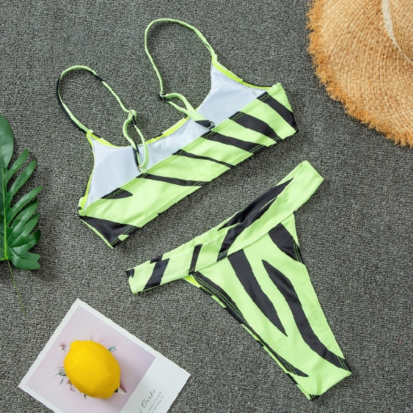 Kétrészes fürdőruha zöld színben és brazil típusú nadrág