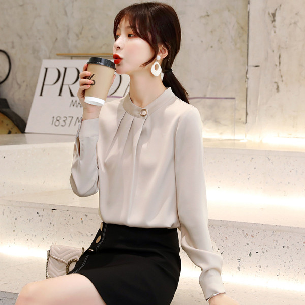 Elegáns női sifon ing ovális nyakkivágással és hosszú ujjakkal