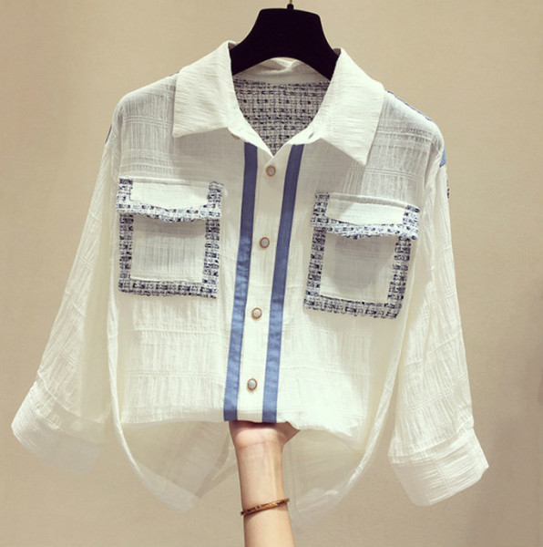 Modern női ing klasszikus gallérral és fehér zsebekkel