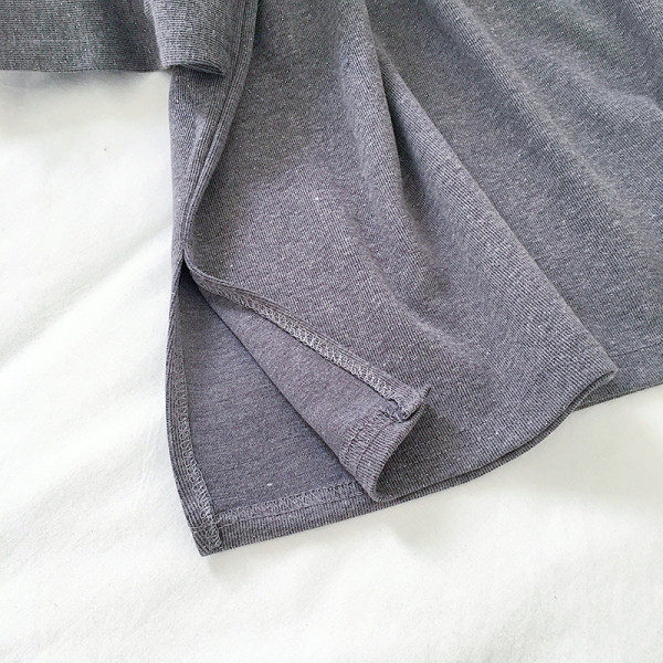 Lühikeste varrukate ja läikivate osakestega lai naiste pluus