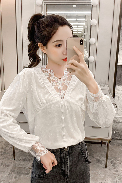 Modern női ing csipkével és spitz nyakkivágással