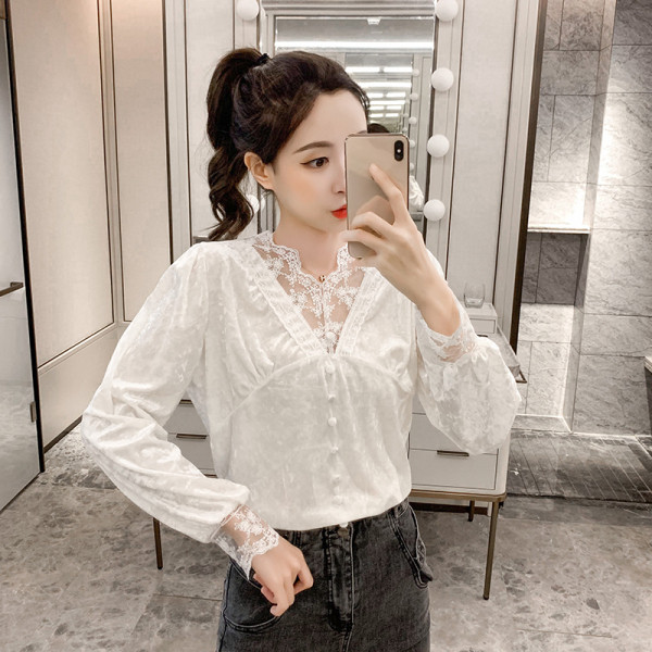 Modern női ing csipkével és spitz nyakkivágással
