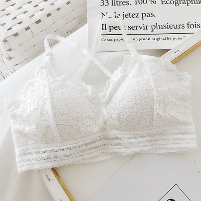 Női csipke mellszobor vékony összefonódó pántokkal és V-nyakkal