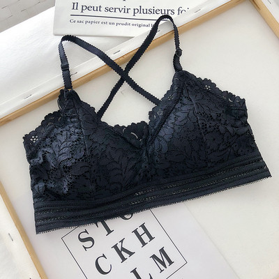 Női csipke mellszobor vékony összefonódó pántokkal és V-nyakkal