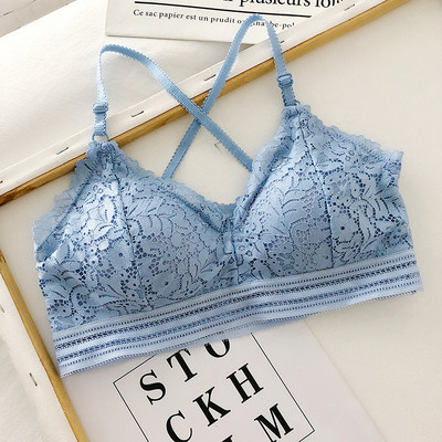 Női csipke mellszobor vékony összefonódó pántokkal és V-nyakkal