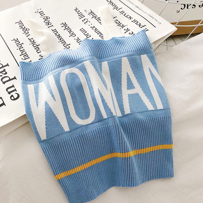 Jacquard női felső, hímzett feliratokkal és széles pántokkal