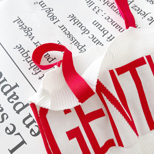 Jacquard női felső, hímzett feliratokkal és széles pántokkal