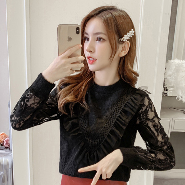 Aktuális női blúz csipkével és fürtökkel