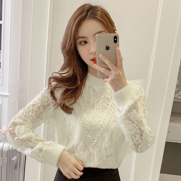 Aktuális női blúz csipkével és fürtökkel