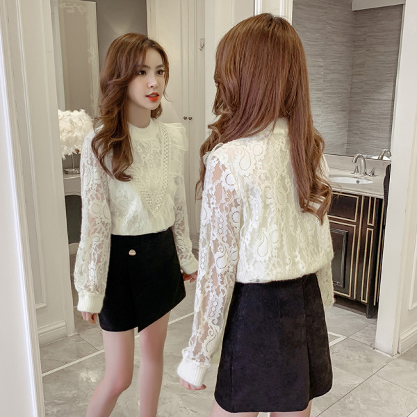 Aktuális női blúz csipkével és fürtökkel