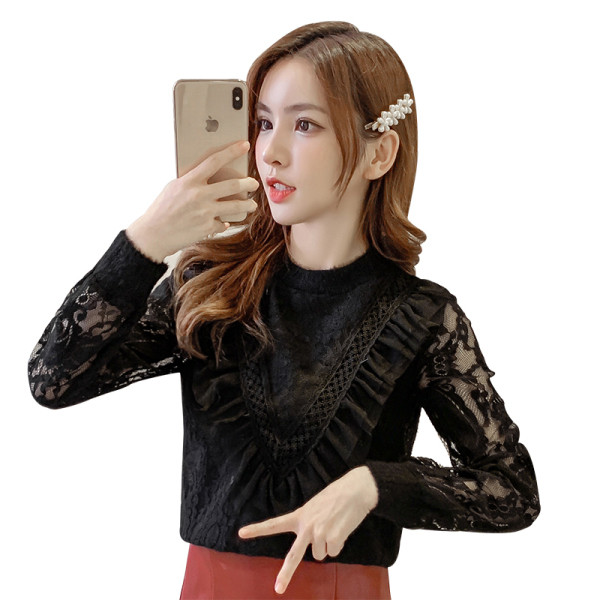 Aktuális női blúz csipkével és fürtökkel