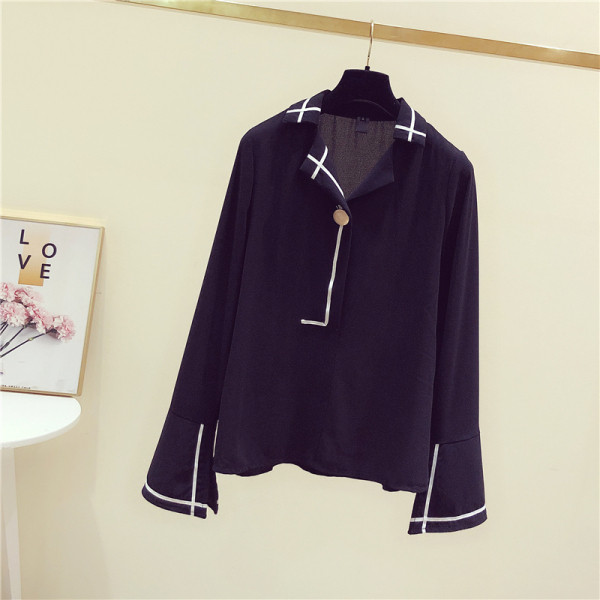 Stílusos női ing spitz nyakkivágással és széles ujjú fehér színben