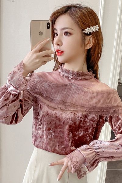 Női bársony ing csipkével és hosszú ujjal