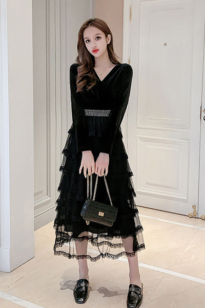 Naiste pikkade varrukate ja spitsikaelusega sametkleit