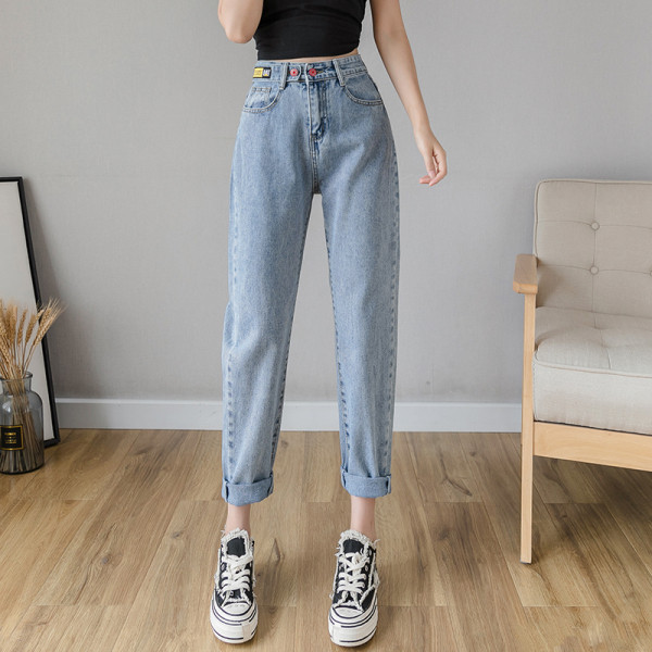 Alkalmi női farmer új modellje, magas derékkal és gombokkal