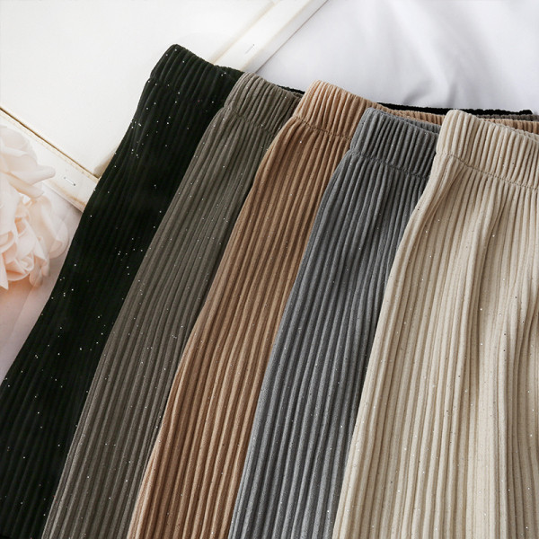 Aktuális női hajtogatott nadrág széles modell, magas derékkal