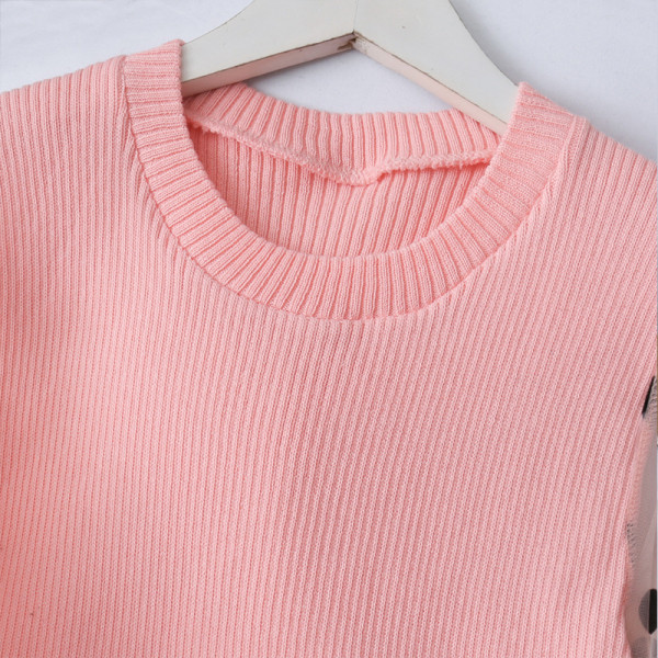 Alkalmi női blúz ovális nyakkivágással és átlátszó pöttyös ujjakkal