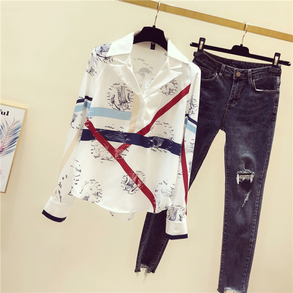 Modern női ing klasszikus gallérral és színes rátéttel