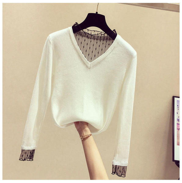 Őszi női blúz csipkével, spitz nyakkivágással