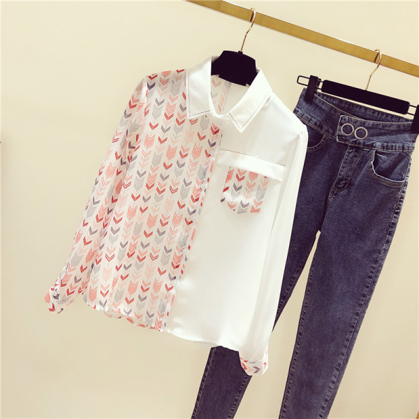 Női ing klasszikus gallérral és rátétes zsebbel