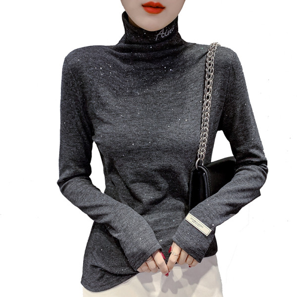 Laisva moteriška palaidinė aukšta apykakle ir blizgiu efektu