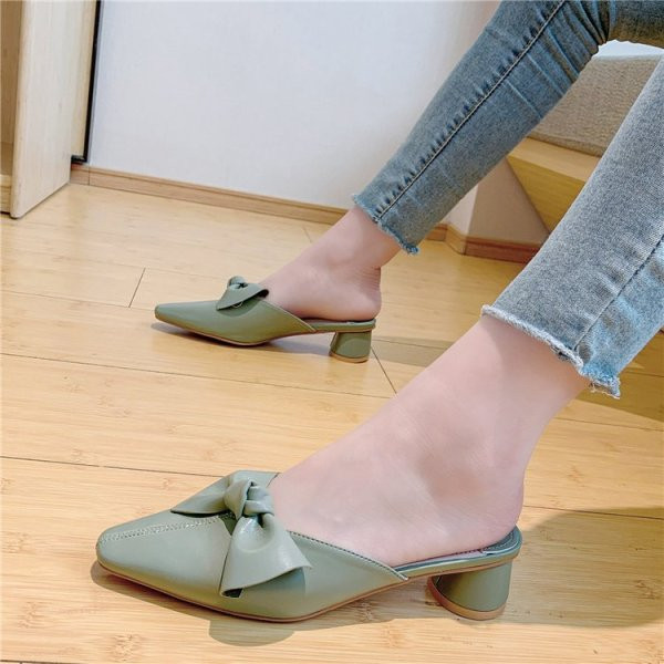 Női alkalmi papucs ökobőr szalaggal és alacsony sarkú