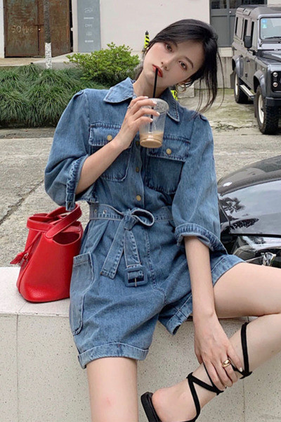 Alkalmi női farmer overall klasszikus gallérral és derékövvel