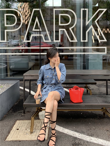 Alkalmi női farmer overall klasszikus gallérral és derékövvel