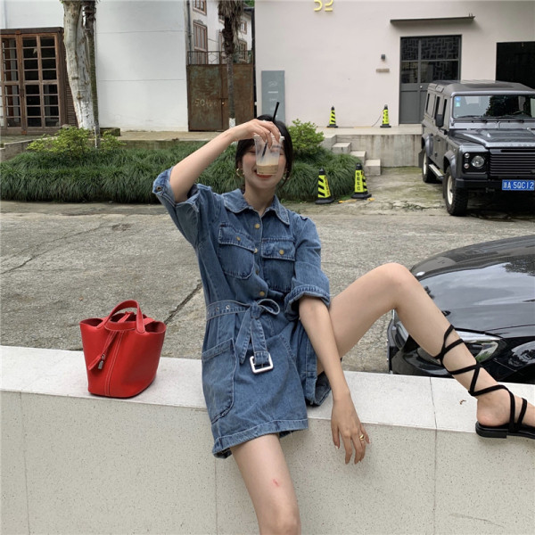 Alkalmi női farmer overall klasszikus gallérral és derékövvel