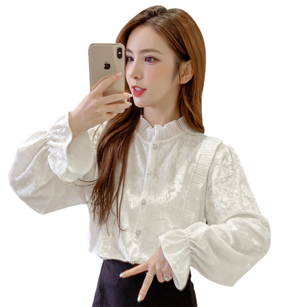 Įprasti moteriški aksominiai marškiniai su sagomis ir aukšta apykakle