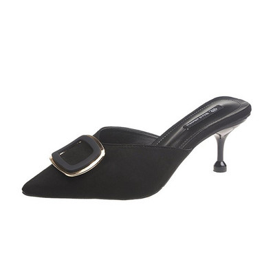 Κομψές γυναικείες  παντόφλες από eco suede με μεταλλική διακόσμηση και χαμηλό τακούνι