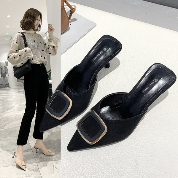 Elegáns női eko velúr papucs fém díszítéssel, alacsony sarokkal