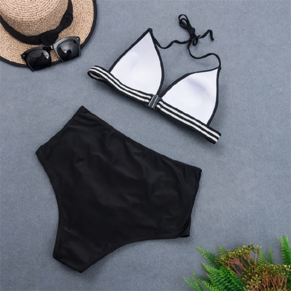 Sieviešu divdaļīgs peldkostīms ar biksēm ar augstu jostasvietu melnā krāsā