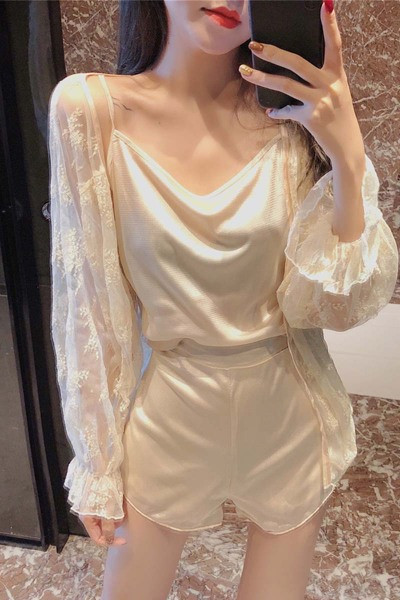 Naiste satiinist pidžaama kolmest osast - pitsist kardigan, topp ja lühikesed püksid