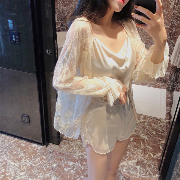 Naiste satiinist pidžaama kolmest osast - pitsist kardigan, topp ja lühikesed püksid