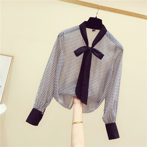 Sieviešu pavasara krekls ar lentīti pie apkakles