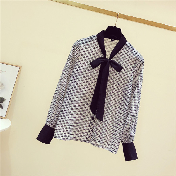 Sieviešu pavasara krekls ar lentīti pie apkakles