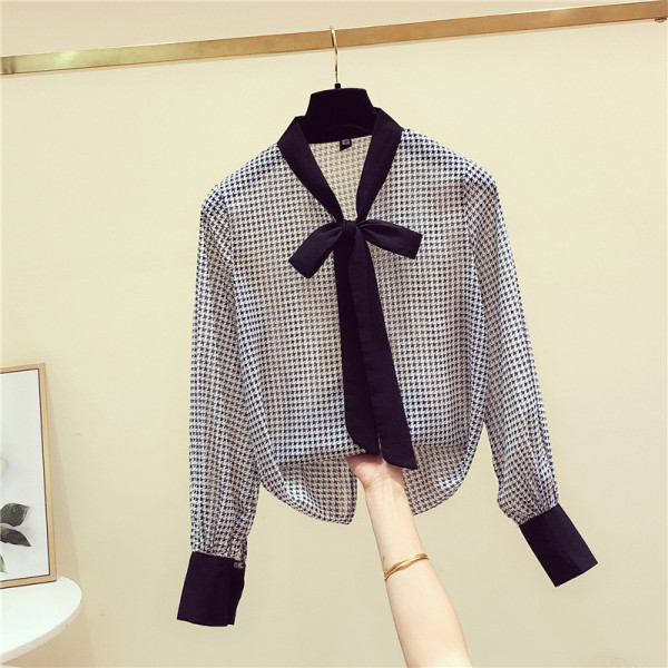 Sieviešu pavasara krekls ar lentīti pie apkakles