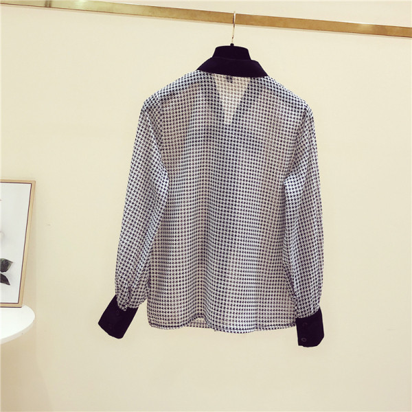 Sieviešu pavasara krekls ar lentīti pie apkakles