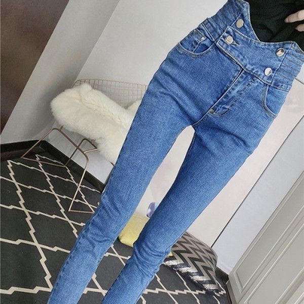 Testhezálló női farmer magas derékkal és gombokkal