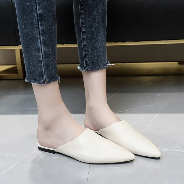 Női papucs műbőr hegyes modellből, lapos talppal